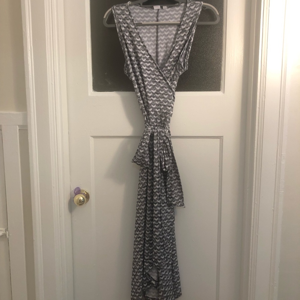 Chic Gap Wrap Dress